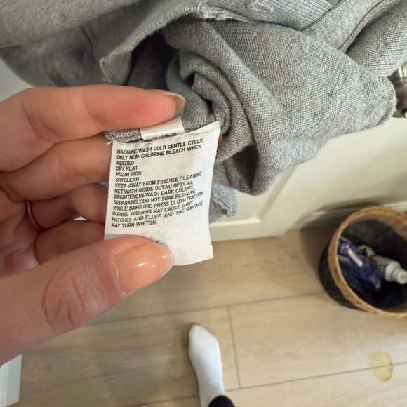 Uniqlo WOMEN SUPIMA COTTON SWEATER - Picture 4 of 4